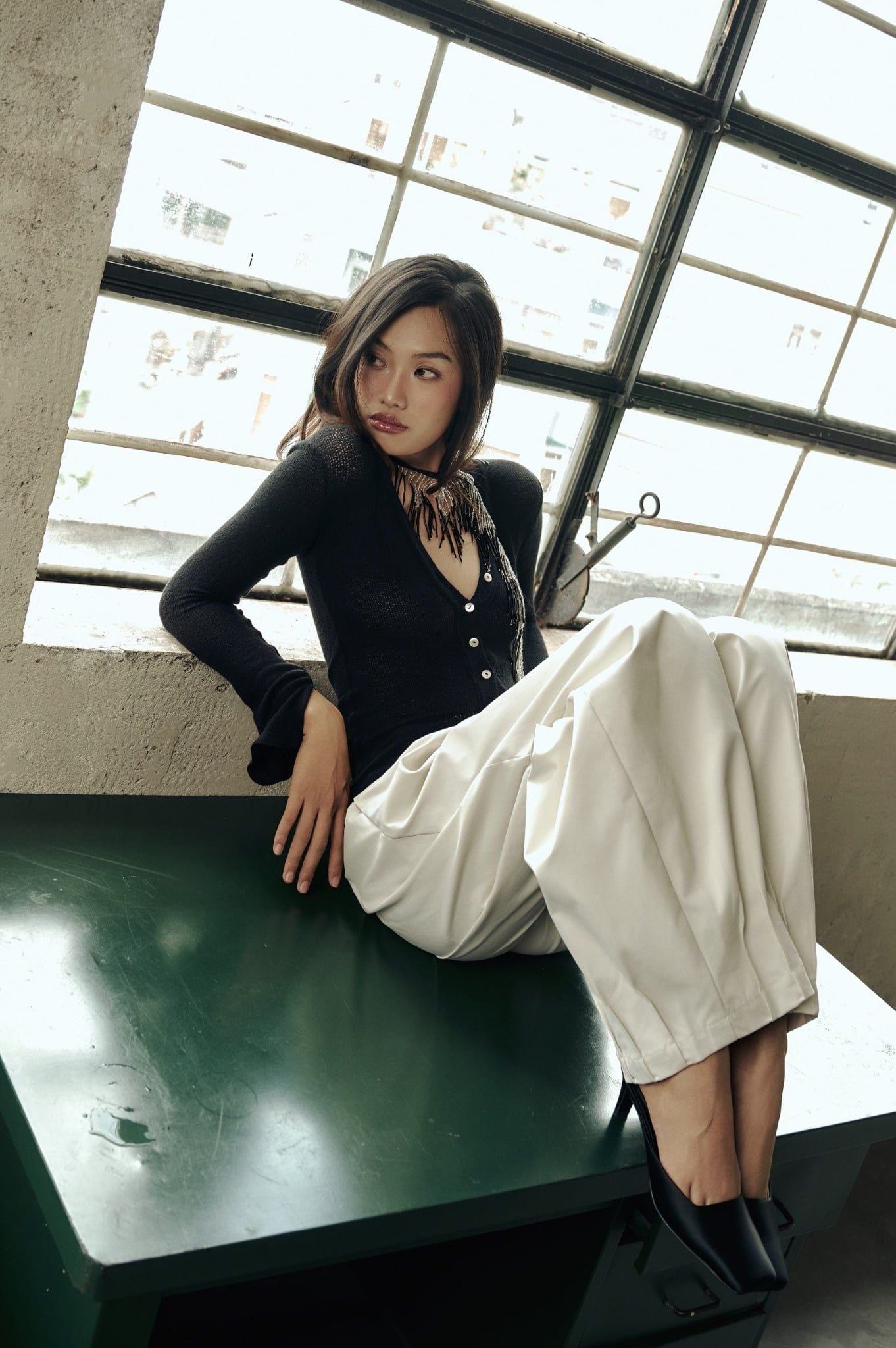Mora Noir Top | Áo Dáng Ôm Cài Nút