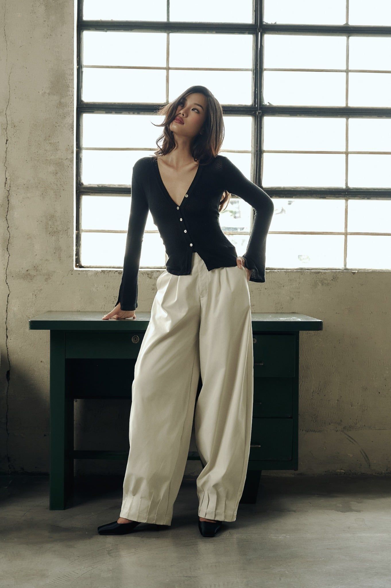Mora Noir Top | Áo Dáng Ôm Cài Nút