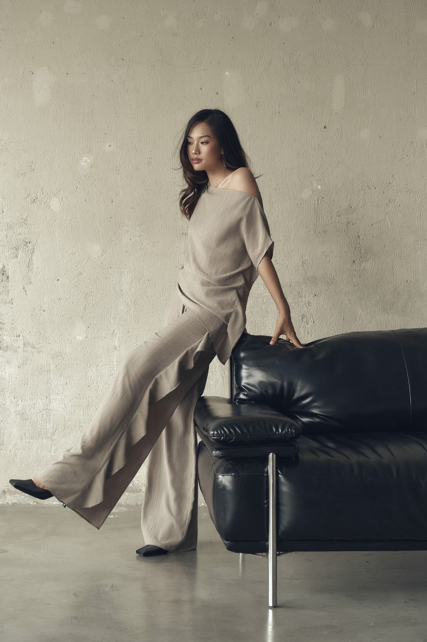 Drift Pants in Taupe | Quần Phối Bèo Ống Rộng