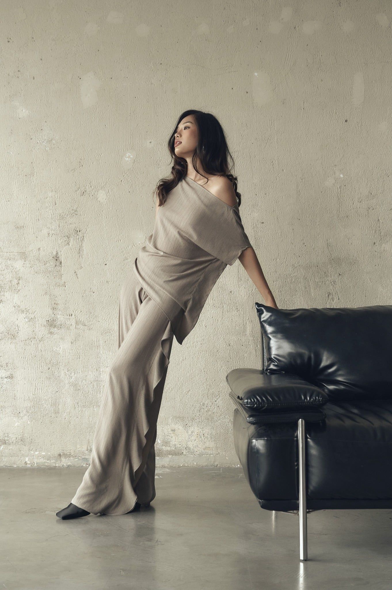 Drift Pants in Taupe | Quần Phối Bèo Ống Rộng