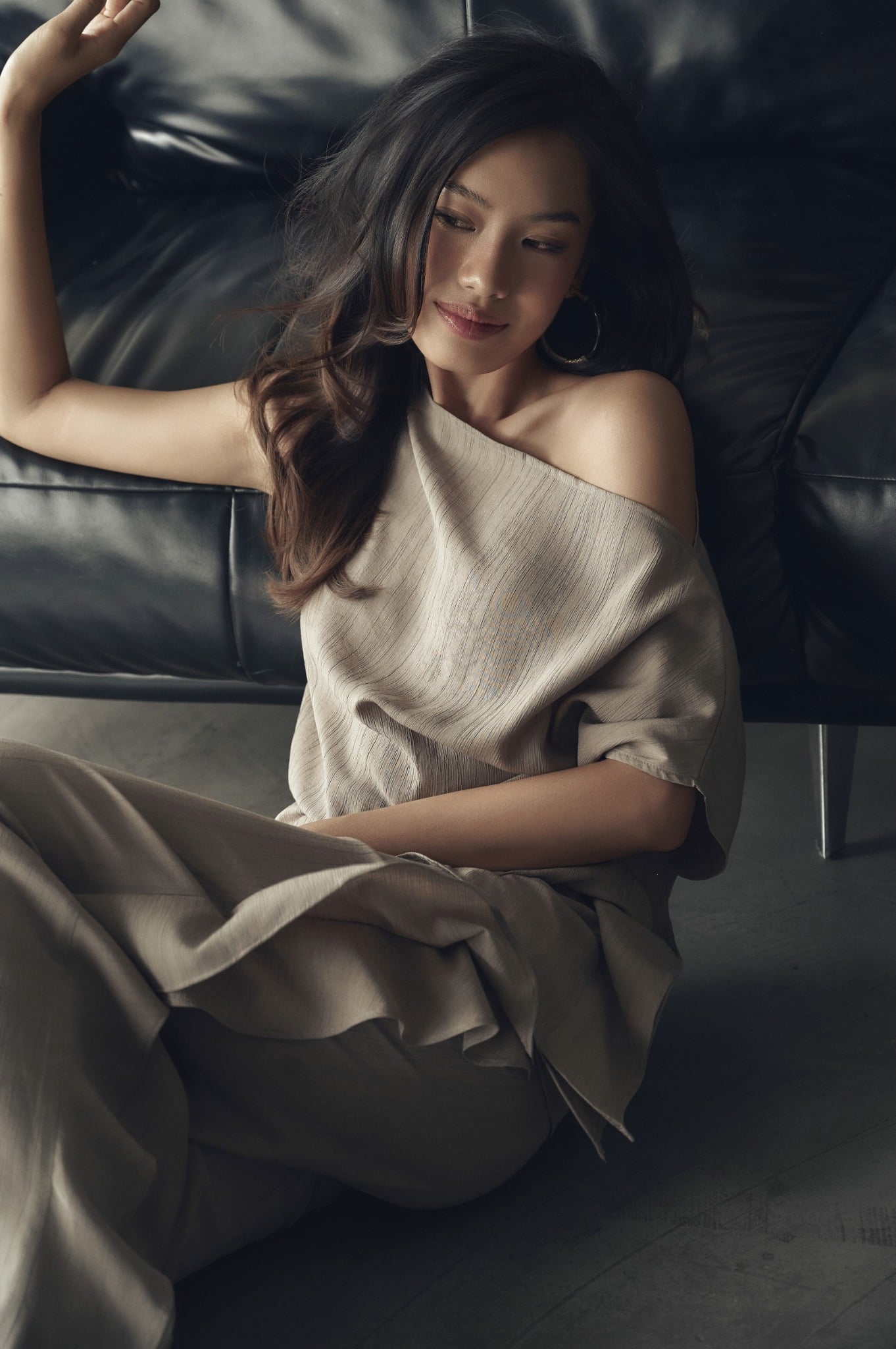 Lean Top in Taupe | Áo Bất Đối Xứng