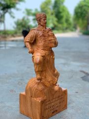 Tượng Danh Nhân - Tượng Gỗ Trần Quốc Tuấn Kích Thước C50 Gỗ Hương Đá