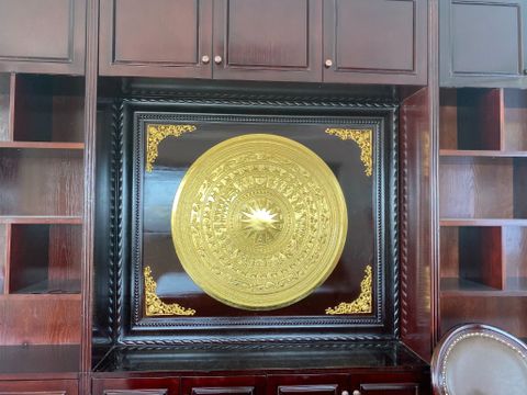 Tranh Trống Đồng Dát Vàng Kích Thước 155*135 Cm Khung Chữ Nhật