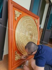 Tranh Trống Đồng Mặt Gò Khung Gỗ Sồi Kích Thước 107*107 Cm Khung Vuông