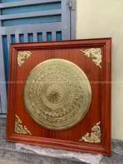 Tranh Trống Đồng Mặt Trống Khung Gỗ Hương Dát Vàng Kích Thước 90*90 Cm Khung Vuông