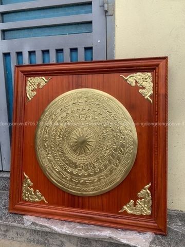 Tranh Trống Đồng Mặt Trống Khung Gỗ Hương Dát Vàng Kích Thước 90*90 Cm Khung Vuông