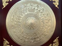 Tranh Trống Đồng Khung Hương Dát Vàng Kích Thước 90*90 Cm Khung Vuông