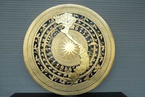 Mặt Trống Đồng Thúc Tay Bản Đồ Mới DK 100 Cm Dát Vàng Nền Đen