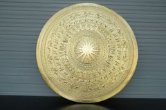 Mặt Trống Đồng Thúc Tay DK 60 Cm Dát Vàng