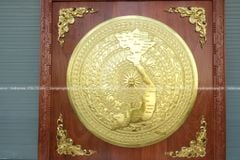 Tranh Trống Đồng Đỏ Đúc Bản Đồ Việt Nam Dát Vàng - Khung Vuông Hương Đá KT 127x127cm mặt trống DK 90cm