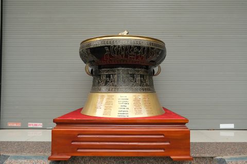 Trống Đồng Đông Sơn Đường Kính 80Cm Màu Giả Cổ Chất Liệu Đồng Vàng