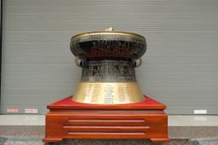 Trống Đồng Đông Sơn Đường Kính 80Cm Màu Giả Cổ Chất Liệu Đồng Vàng