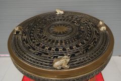 Trống Đồng Đông Sơn Đường Kính 80Cm Màu Giả Cổ Chất Liệu Đồng Vàng