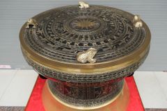 Trống Đồng Đông Sơn Đường Kính 80Cm Màu Giả Cổ Chất Liệu Đồng Vàng