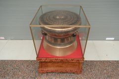 Trống Đồng Đông Sơn Đồng Đỏ Đường Kính 50cm - Hoa Văn Ngọc Lũ Họa Tiết Chìm