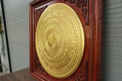 Tranh Trống Đồng Mặt Trống Đúc Dát Vàng Kích Thước 80 x 80 Cm Khung Vuông