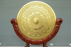 Mặt Trống Đồng Đúc Kèm Đế Gỗ - Đường Kính 80cm Dát Vàng