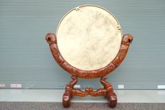 Mặt Trống Đồng Đúc Kèm Đế Gỗ - Đường Kính 80cm Dát Vàng