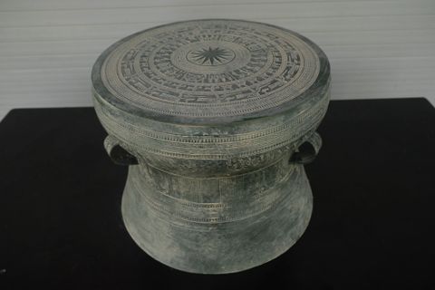 Trống Đồng Đông Sơn Đồng Đỏ Đường Kính 36cm Màu Giả Cổ - Hoa Văn Ngọc Lũ Họa Tiết Chìm