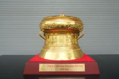 Trống Đồng vàng  Đường Kính 30Cm - Dát Vàng 18K - Chất Liệu Đồng Vàng