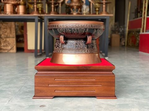 Trống Đồng Đông Sơn Đồng Đỏ Đường Kính 40cm + Đế Hộp Kính - Hoa Văn Ngọc Lũ Họa Tiết Nổi