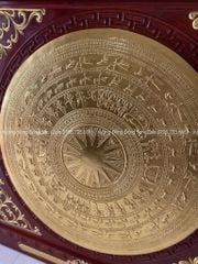 Tranh Trống Đồng Mặt Gò Khung Gỗ Sồi Dát vàng Kích Thước 140*140 Cm Khung Vuông
