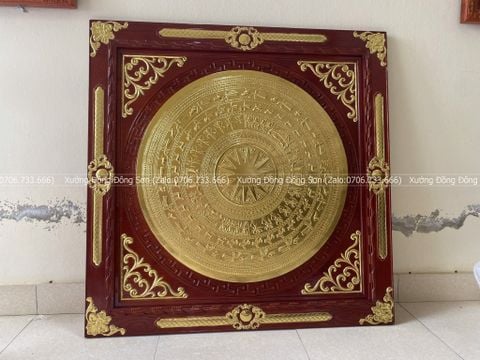 Tranh Trống Đồng Mặt Gò Khung Gỗ Sồi Dát vàng Kích Thước 115*115 Cm Khung Vuông