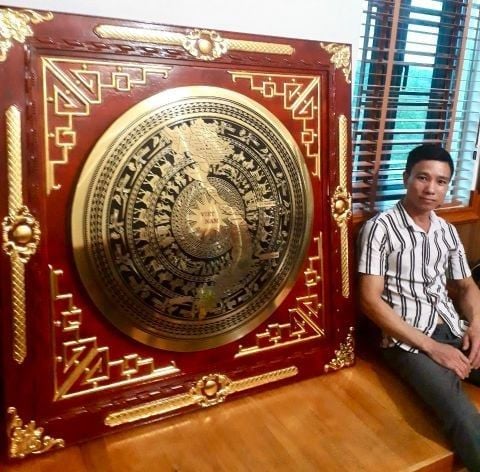 Tranh Trống Đồng Khung Gỗ Dát Vàng, Mặt CNC Kích Thước 100*100 Cm Khung Vuông