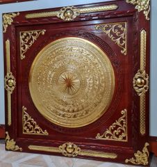 Tranh Trống Đồng Mặt Gò Khung Gỗ Sồi Dát vàng Kích Thước 90*90 Cm Khung Vuông