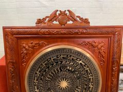 Tranh Trống Đồng Ngũ Phúc Mặt Đúc Khung Gỗ Hương Đỏ Kích Thước 90*90 Cm Khung Vuông