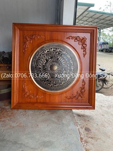 Tranh Trống Đồng Khung Hương Mặt Trống Đúc Kích Thước 117*117 Cm Khung Vuông