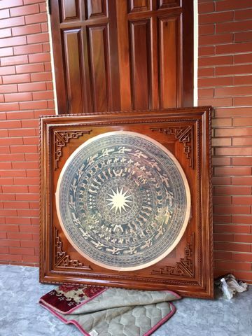 Tranh Trống Đồng Khung Hương Mặt Trống Đúc Kích Thước 108x108 Cm Khung Vuông