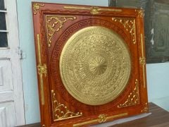 Tranh Trống Đồng Mặt Trống Thúc Tay Khung Gỗ Hương Dát Vàng Kích Thước 90*90 Cm Khung Vuông