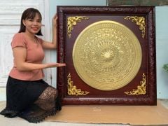 Tranh Trống Đồng Mặt Trống Khung Gỗ Hương Dát Vàng 18k Kích Thước 115*115 Cm Khung Vuông