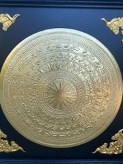 Tranh Trống Đồng Khung Gỗ Hương Dát Vàng Kích Thước 90*90 Cm Khung Vuông