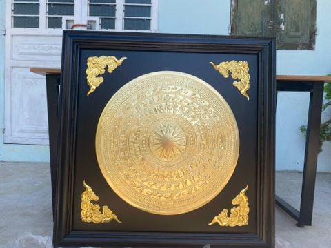 Tranh Trống Đồng Khung Gỗ Hương Dát Vàng Kích Thước 90*90 Cm Khung Vuông