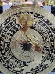 Mặt Trống Đồng Thúc Tay - Đồng Vàng Đường Kính 80cm - Đánh Bóng Vẽ Nền Đen