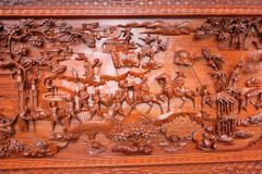 Tranh Gỗ Vinh Quy Bái Tổ gỗ Hương Đỏ Nam Phi kích thước 2m17*107 khung 7 ván 5