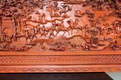 Tranh Gỗ Vinh Quy Bái Tổ gỗ Hương Đỏ Nam Phi kích thước 2m17*107 khung 7 ván 5