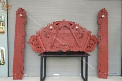 Cuốn Thư Câu Đối Gỗ Hương Đỏ- Kích Thước 197 Dát Vàng 18k