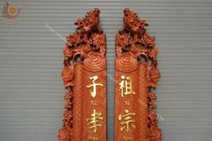 Cuốn Thư Câu Đối Gỗ Hương Đỏ- Kích Thước 197 Dát Vàng 18k