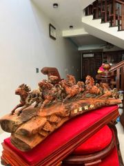 Tượng Linh Vật - Cầu Bát Mã Gỗ Trắc Đỏ Đen Dài 65cm
