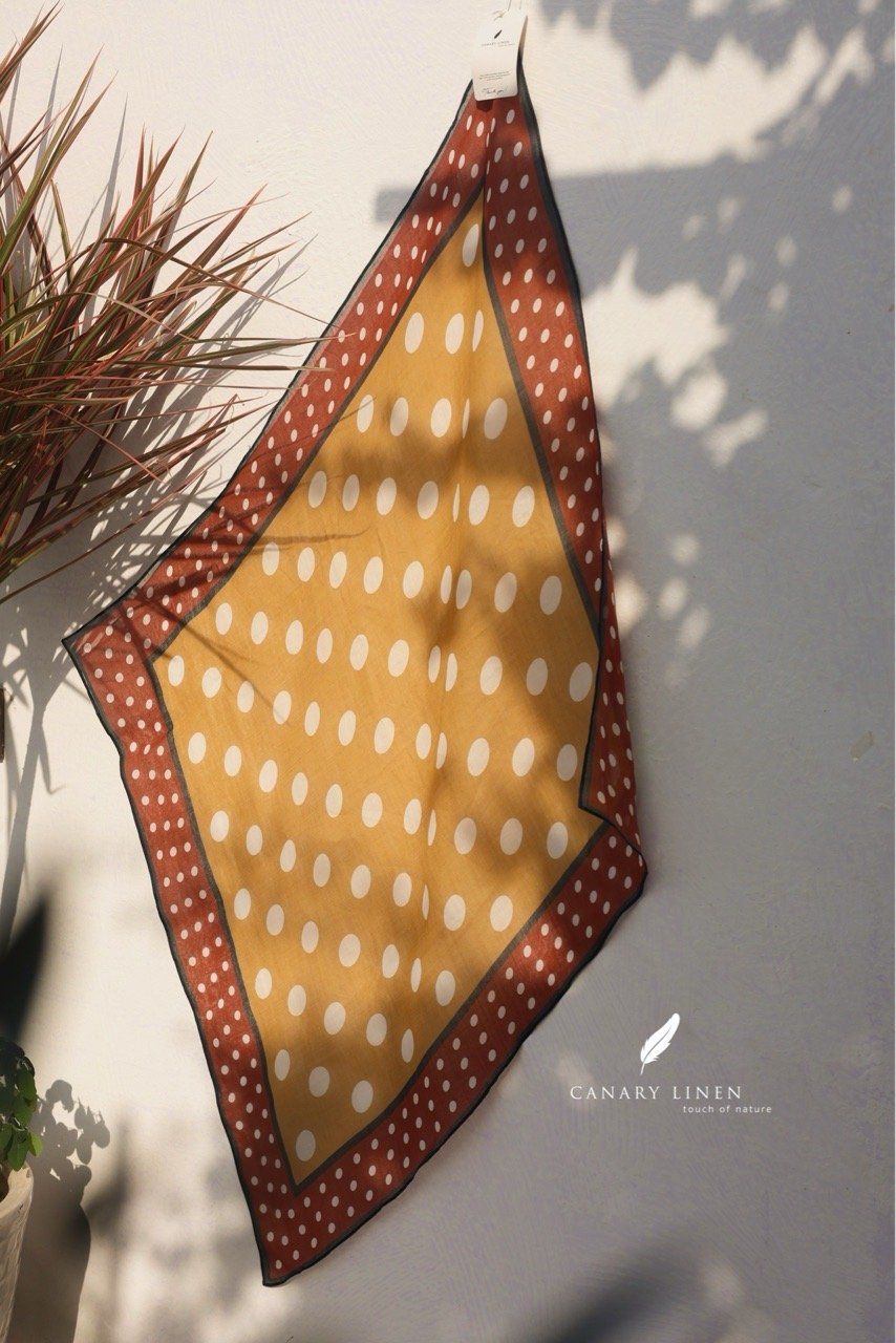  Clara Scarf - Chấm bi nền vàng 