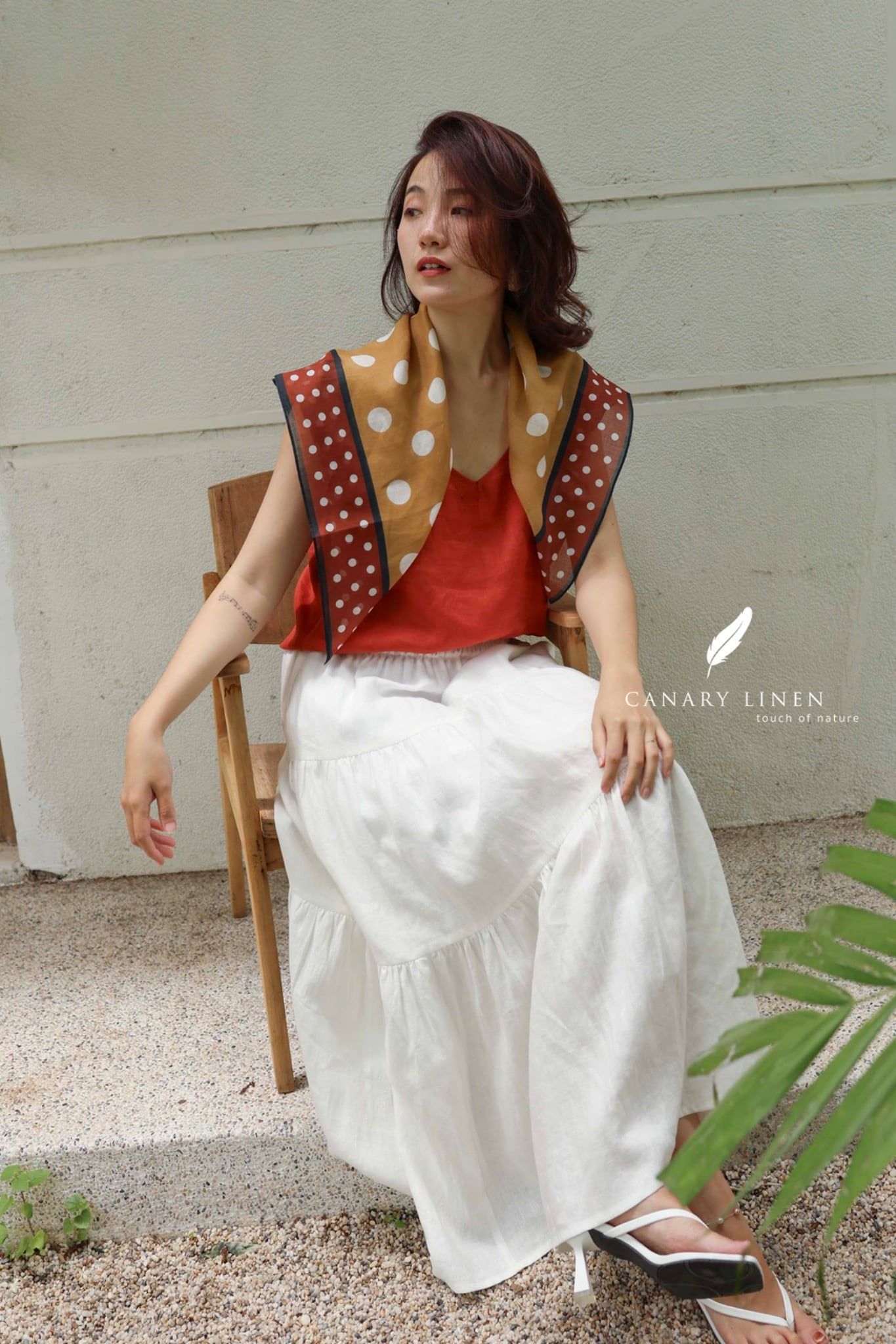  Clara Scarf - Chấm bi nền vàng 