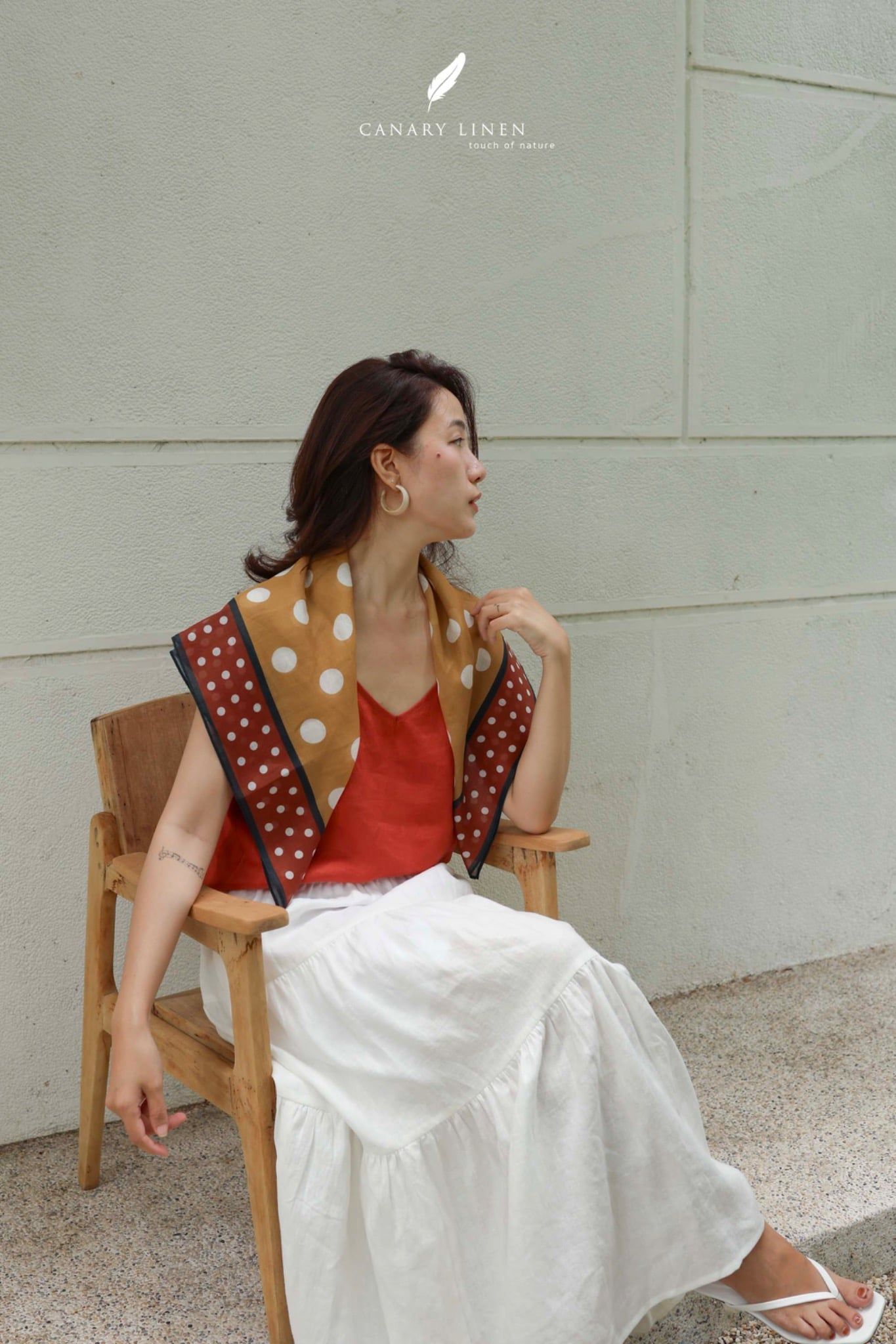  Clara Scarf - Chấm bi nền vàng 
