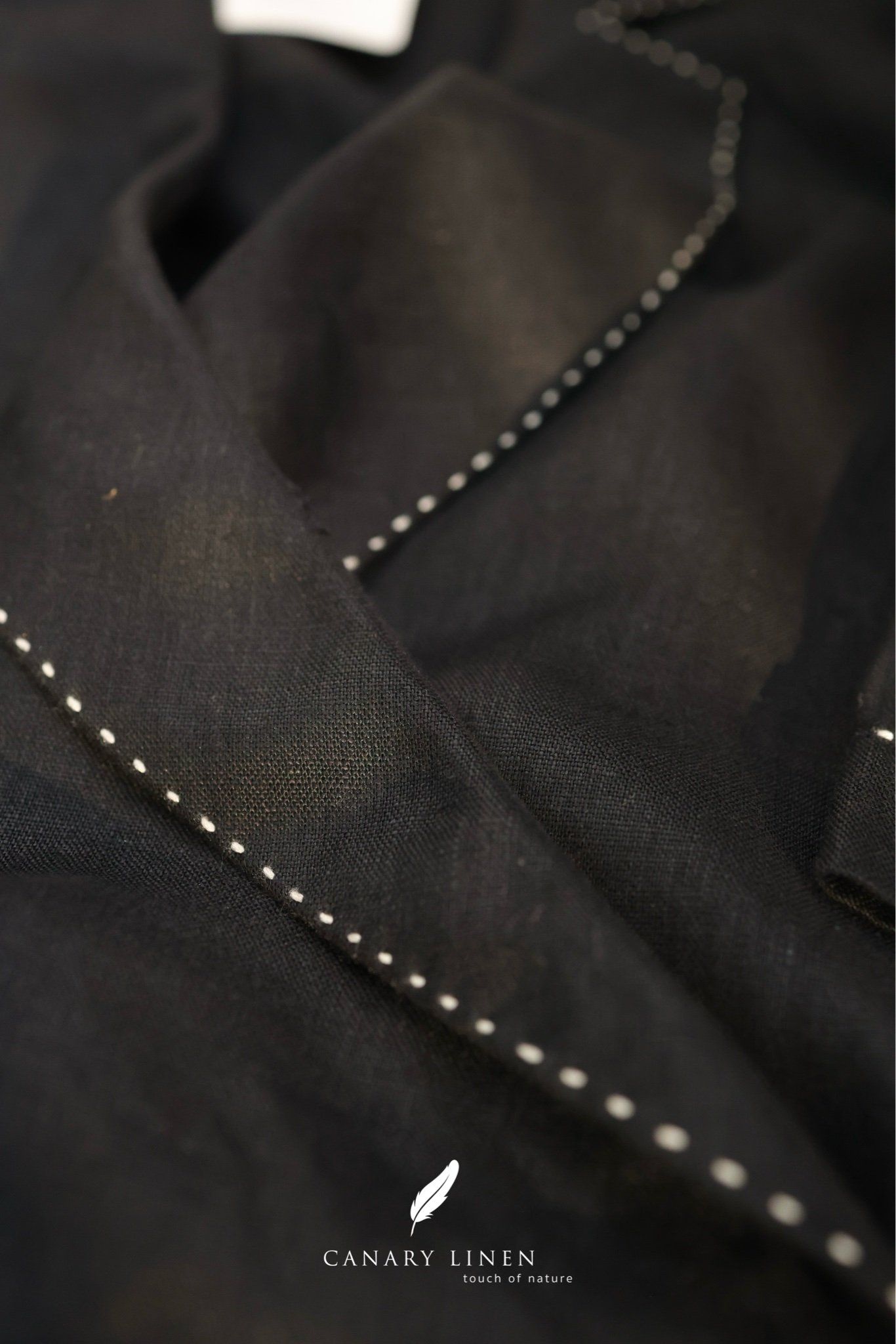  Nami Top - Đen thêu viền trắng 