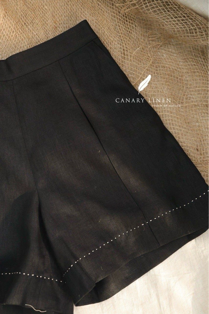  Nami Shorts - Đen thêu viền trắng 