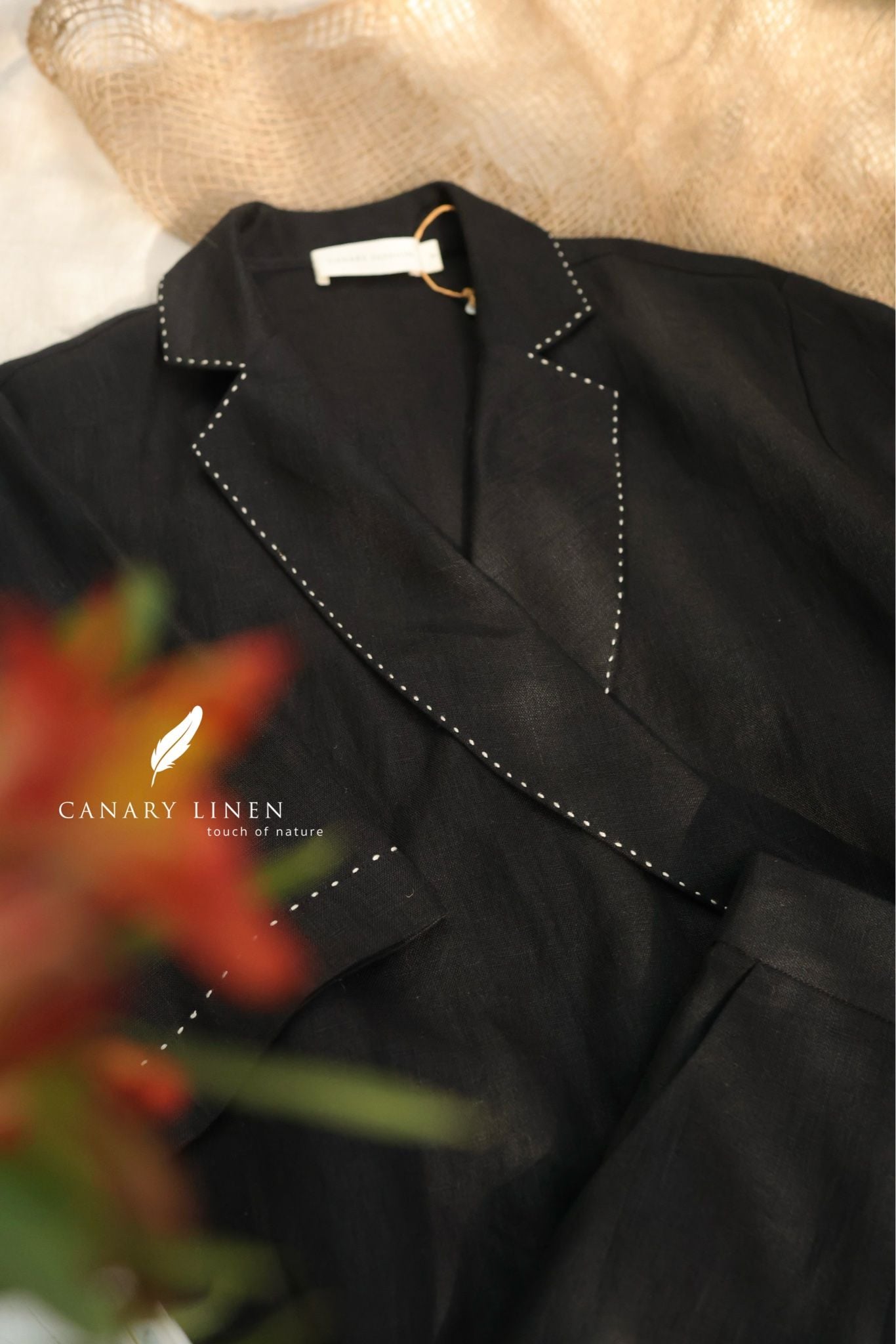  Nami Top - Đen thêu viền trắng 