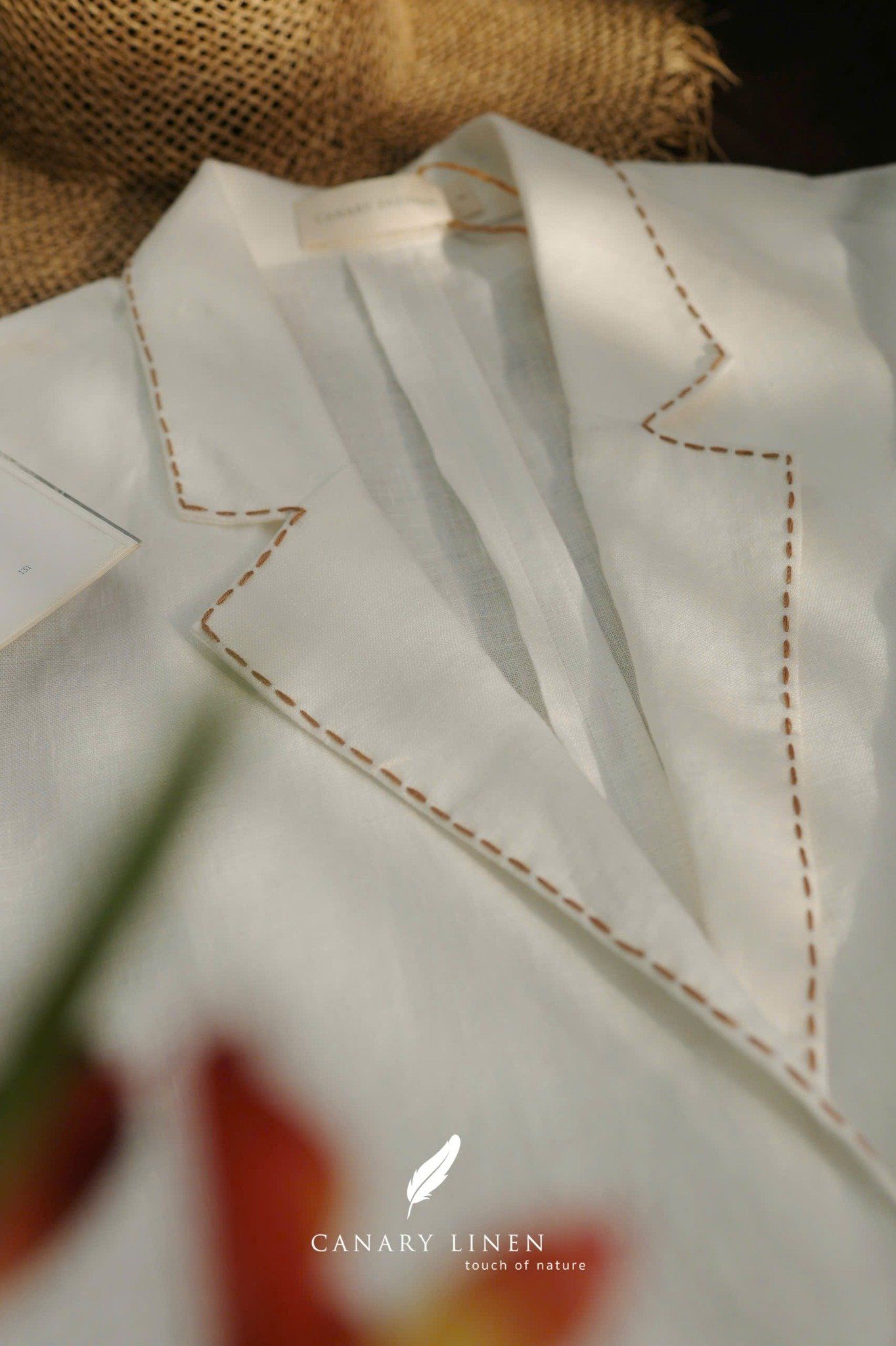  Eira Blazer - Trắng viền nâu nhạt 