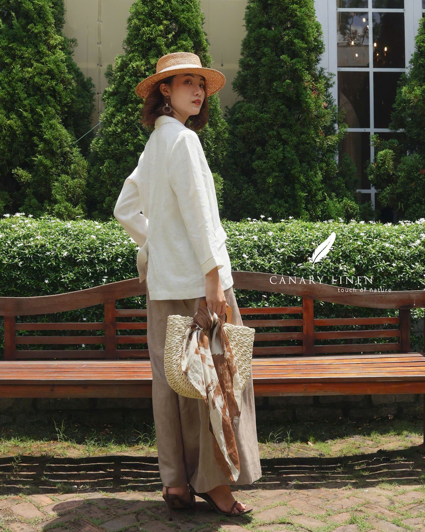  Eira Blazer - Trắng viền nâu nhạt 